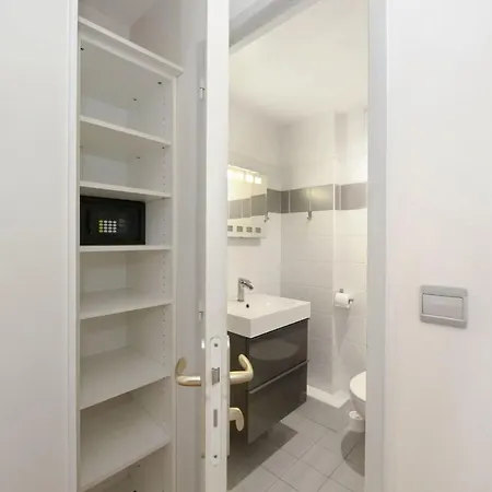 402 - Elegant Et Confortable A 5 Apartamento *